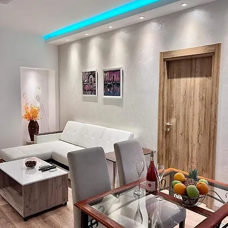 Hugolina Lux بلغراد